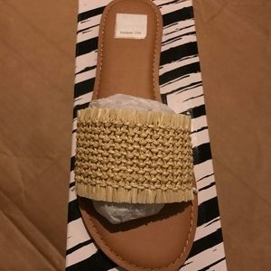 New (9) Women's Sweet Life Daisy Raffia Sandals